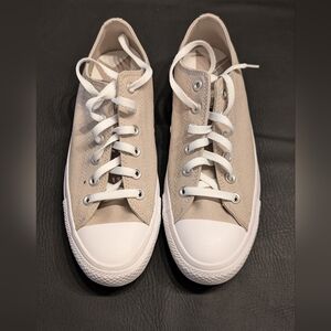 New Women's Converse Sneakers Size US 10